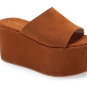 NWOB INTENTIONALLY BLANK "CAMP
PLATFORM" CHESTNUT SUEDE SLIDE
SANDALS SIZE 7